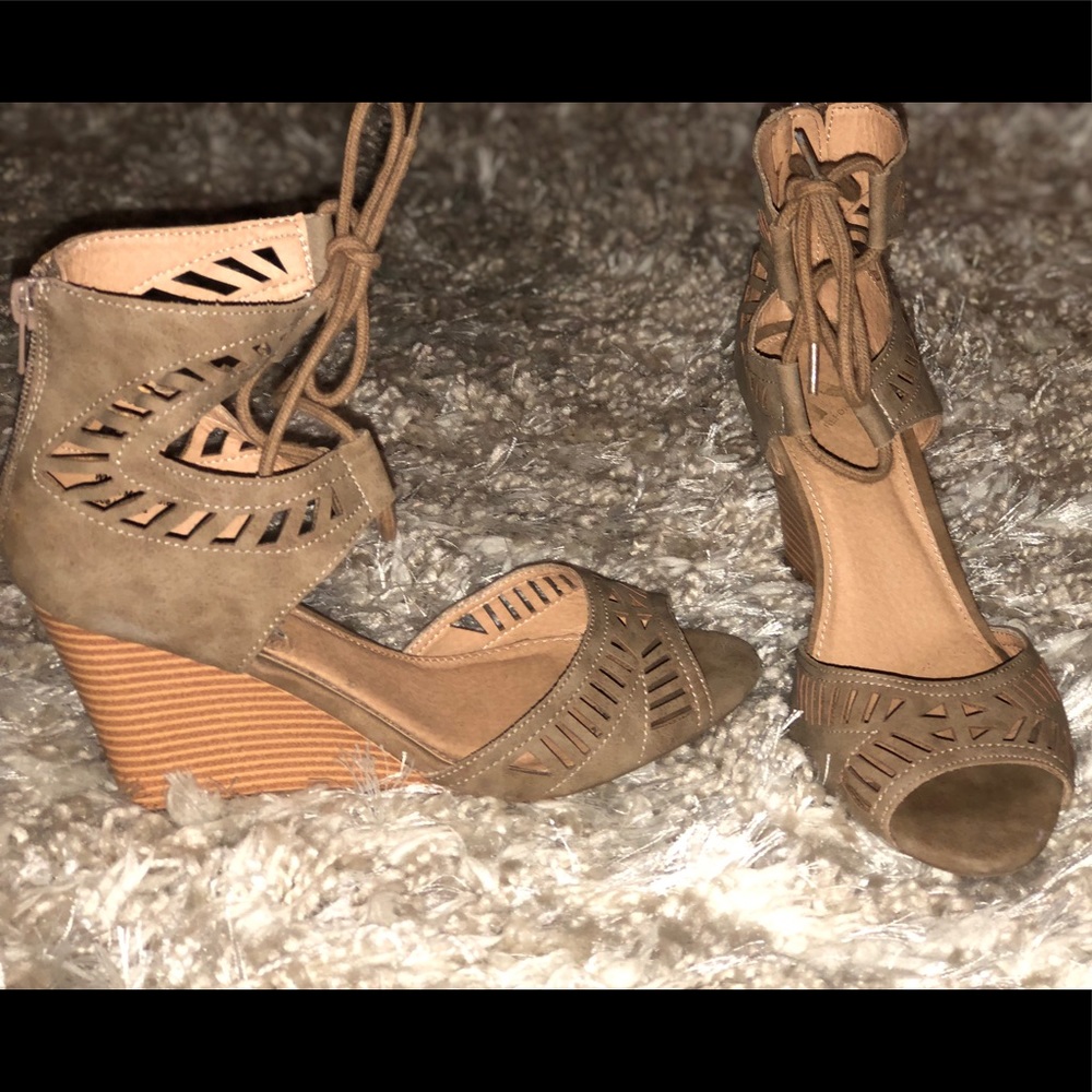 Report brand Wedge Sandals